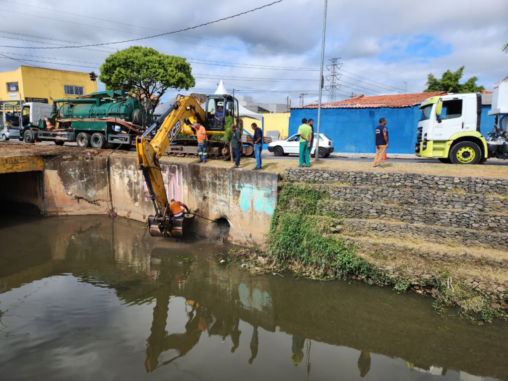 Manuten O Retira Quase Cem Toneladas De Detritos De Trecho Do Rio Una